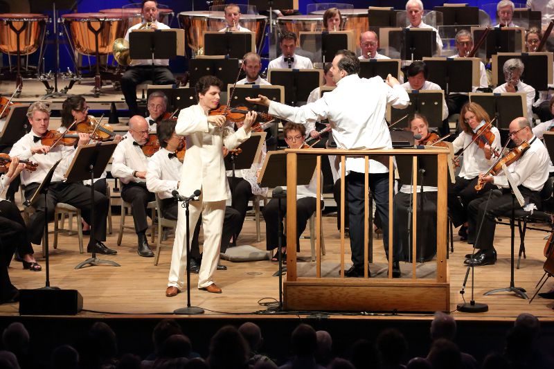 Andris Nelsons conducts Agustin Hadelich and BSO in the Sibelius Violin concerto, July 30, 2016; photo: Hilary Scott.