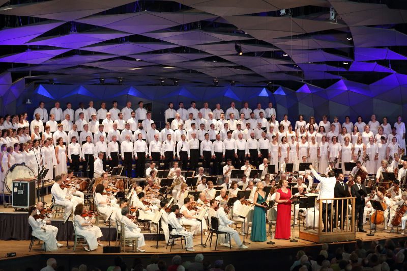 Andris Nelsons leads BSO, Tanglewood Festival chorus, and soloists in Beethoven's Ninth at Tanglewood, Aug. 28, 2016; Hilary Scott photo.